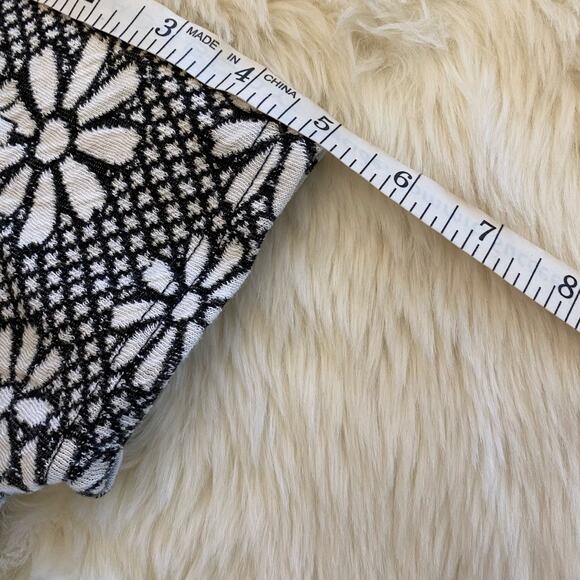 Topshop White Black Daisy Floral Print Skater Dress 4 - Picture 9 of 10